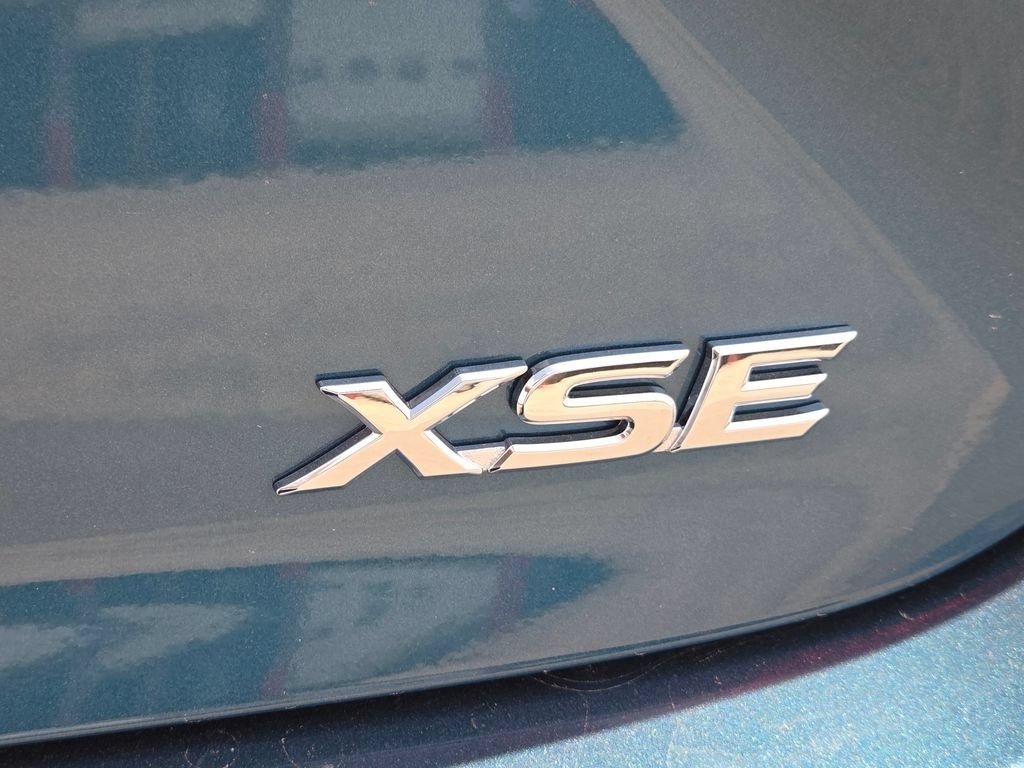 New 2026 Ocean Gem with Midnight Black Metallic roof Toyota XSE image 27