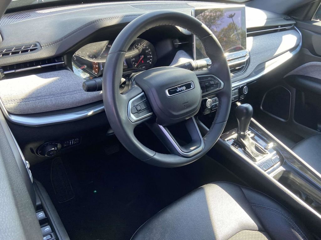 Used 2024 Gray Jeep Latitude image 14