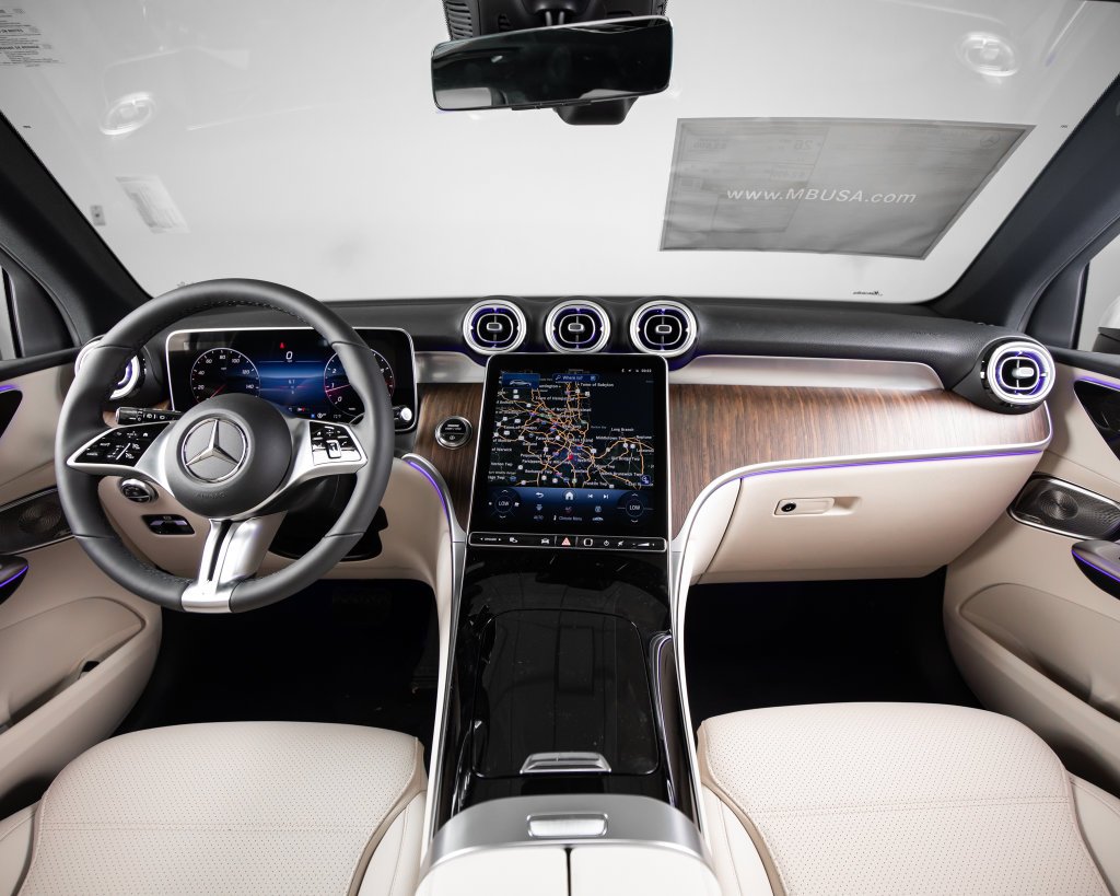 New 2026 Polar White Mercedes-Benz GLC 300 image 7