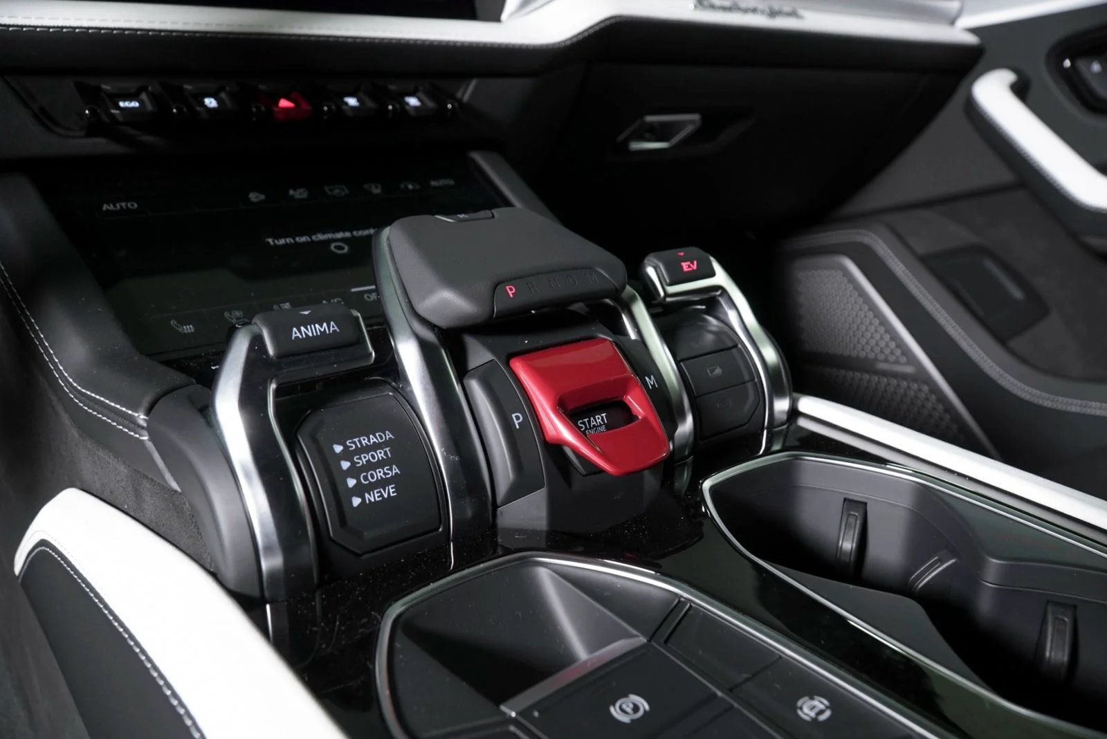 Used 2025  Lamborghini  image 23