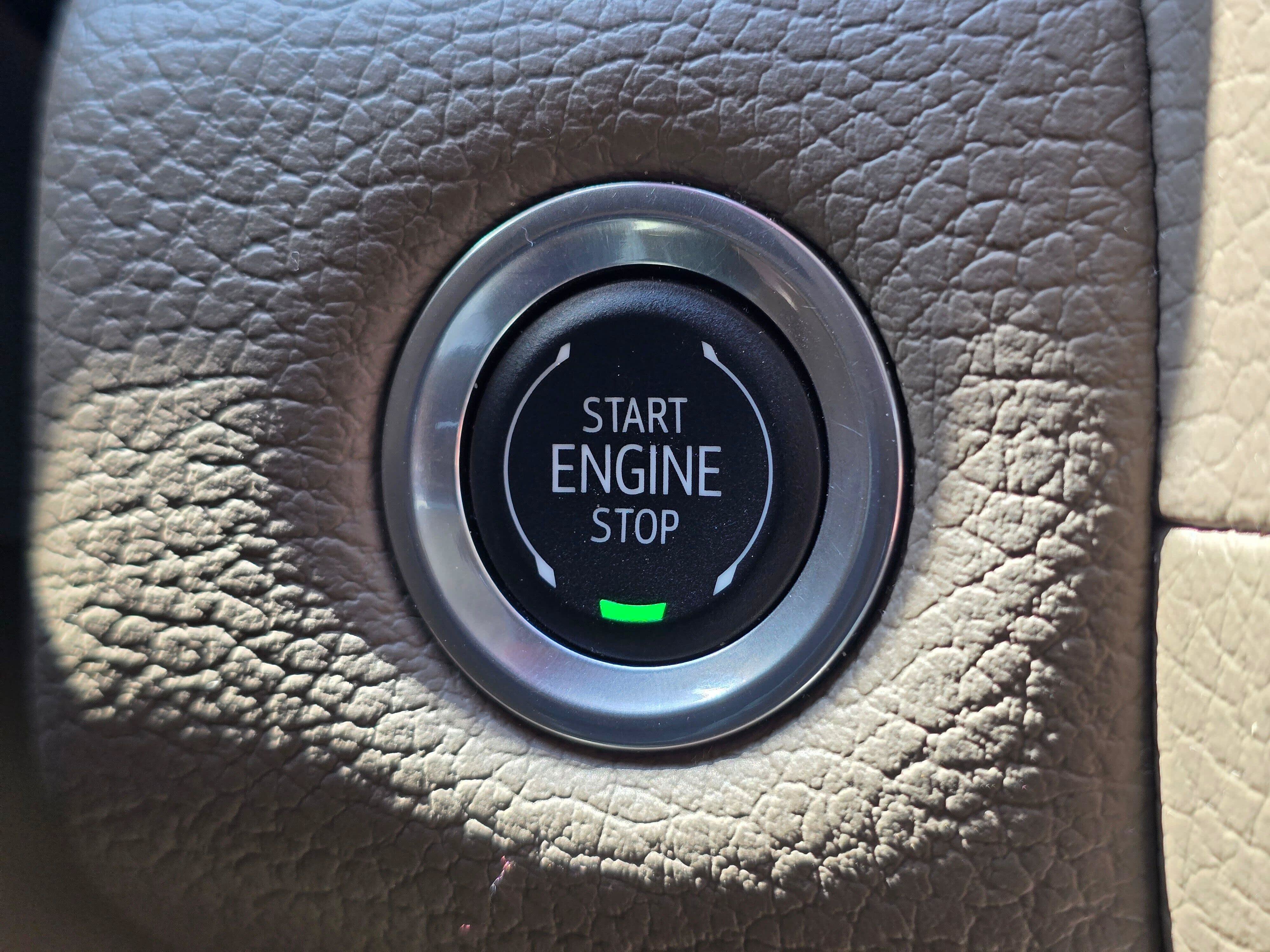 Used 2024 White Frost Tricoat GMC Denali image 20