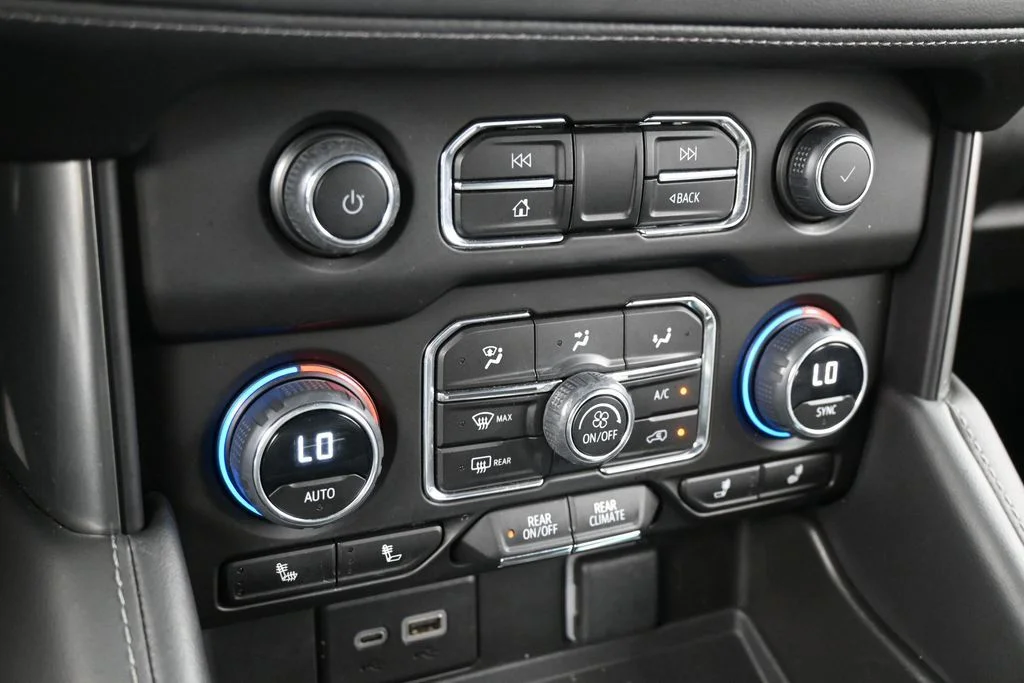 Used 2023 Iridescent Pearl Tricoat Chevrolet LT image 29