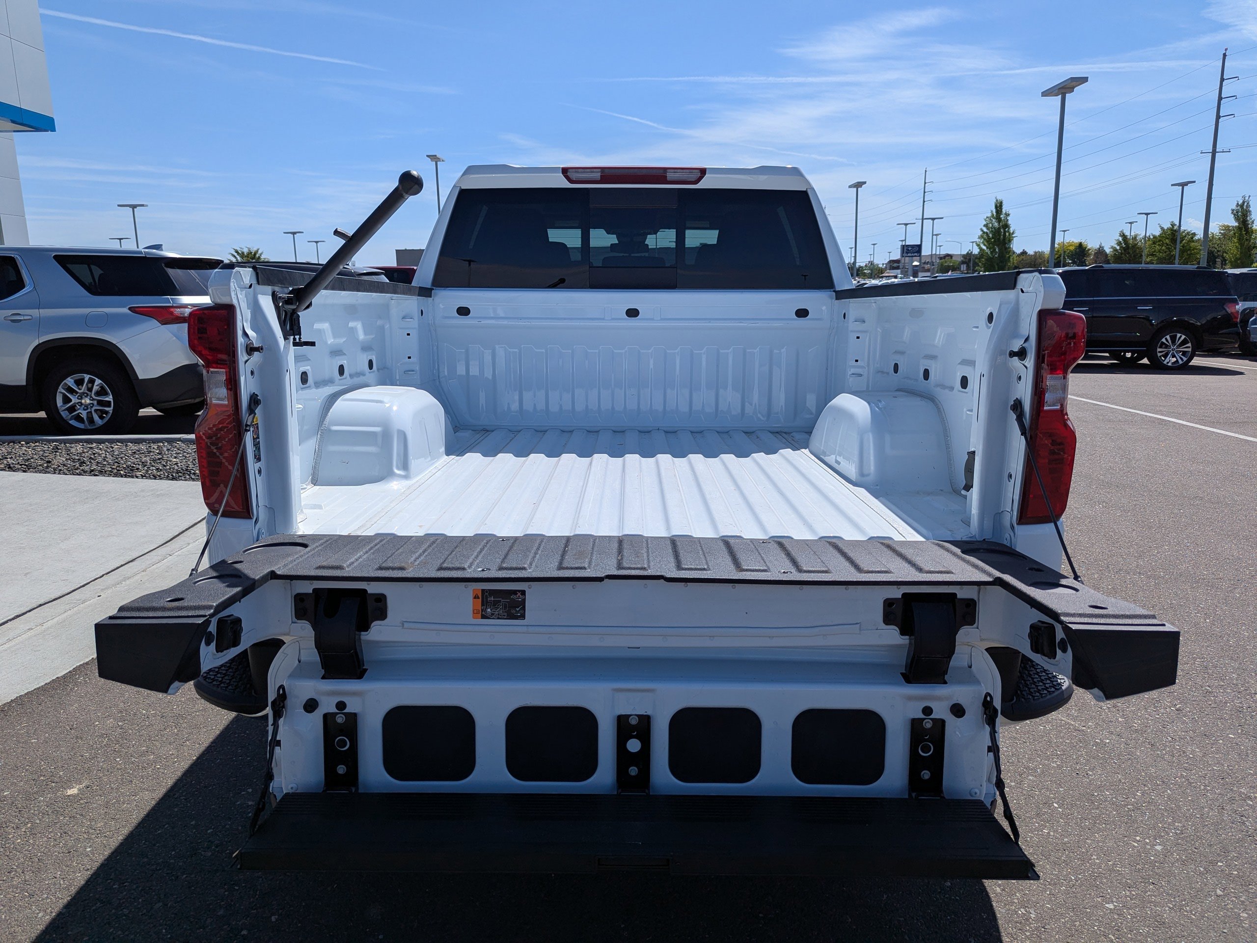 New 2025 Summit White Chevrolet LT image 33