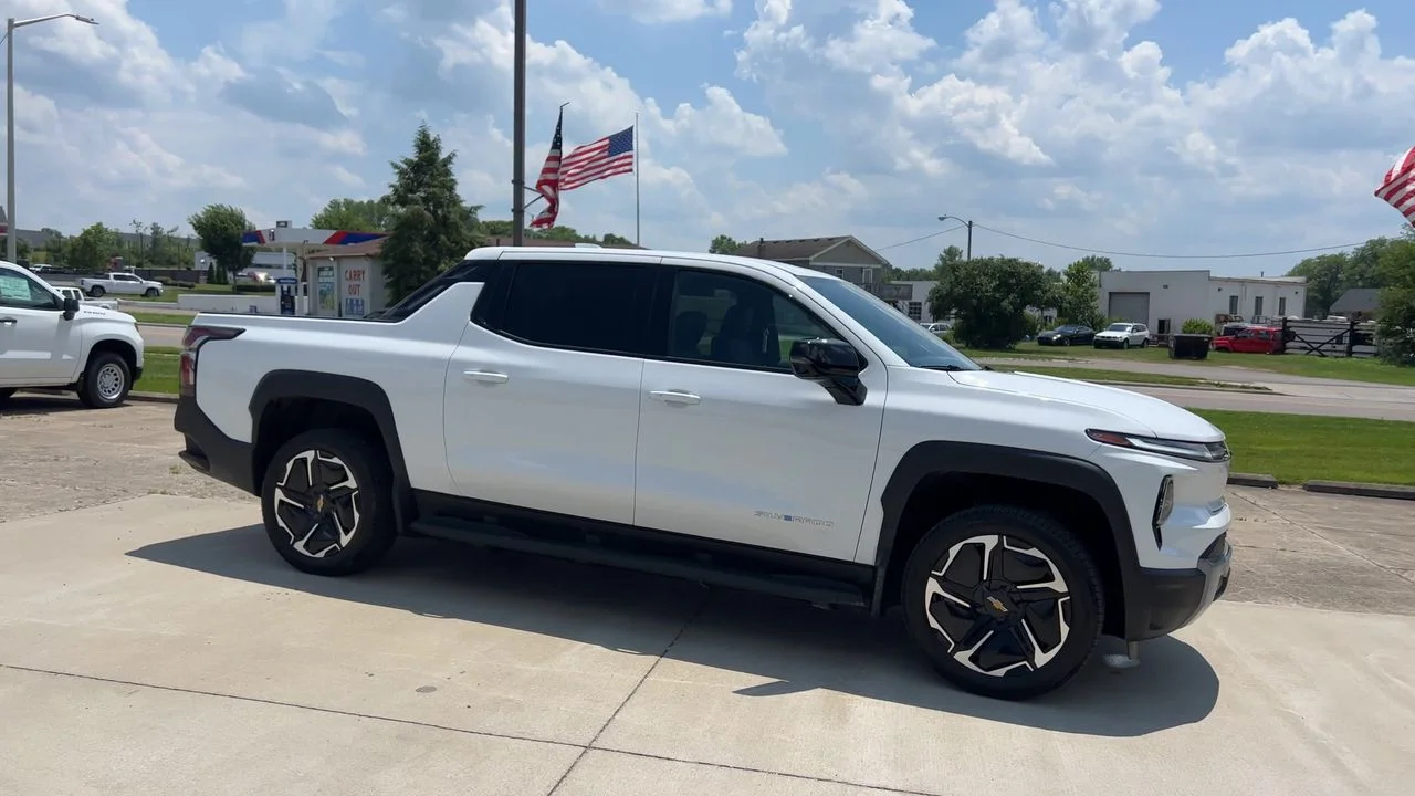 2026 Chevrolet Silverado EV LT - Photo 61