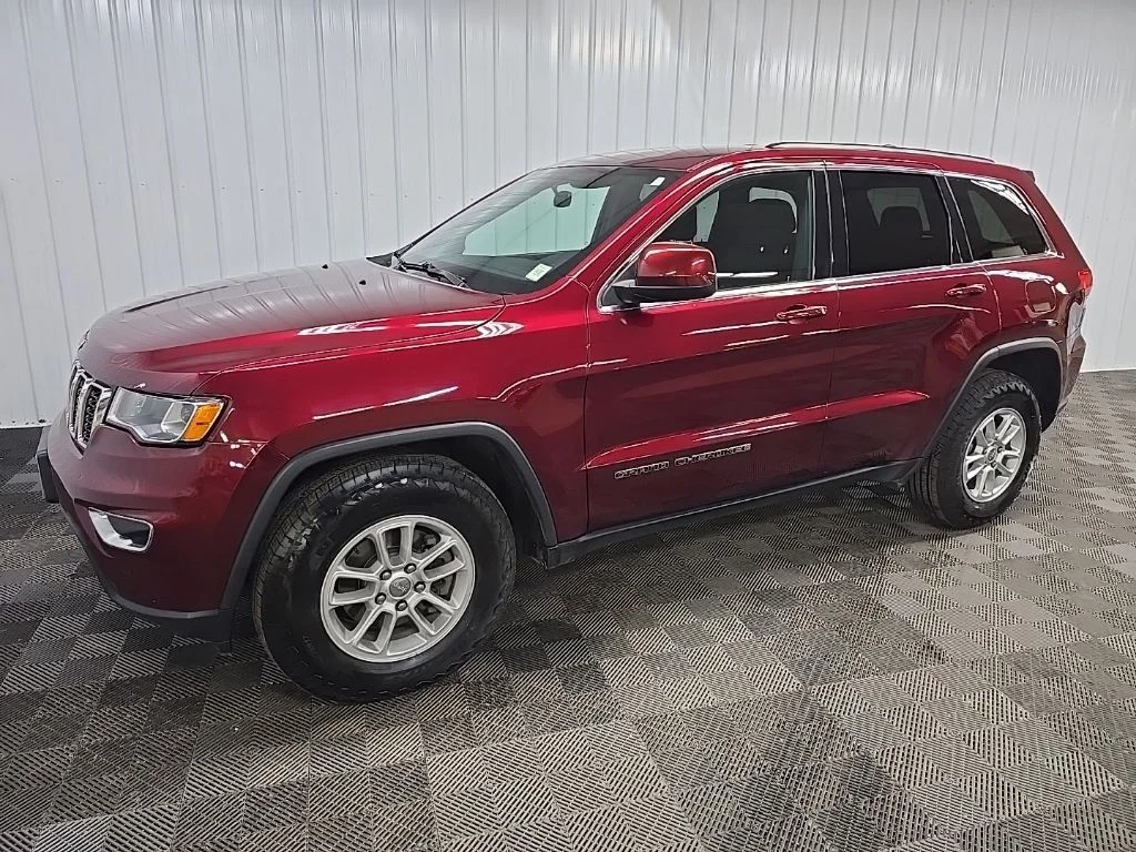 Used 2018 Red Jeep Laredo image 6