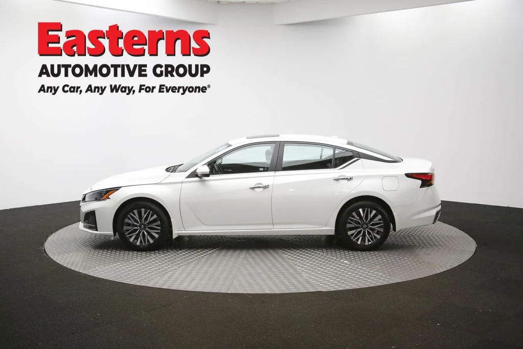 Used 2024 White Nissan 2.5 SV image 60