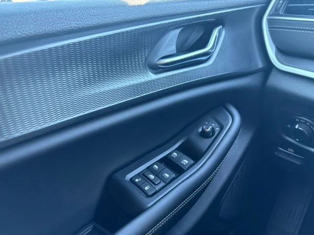 New 2026 Baltic Gray Metallic Clear-Coat Exterior Paint Jeep Laredo image 21