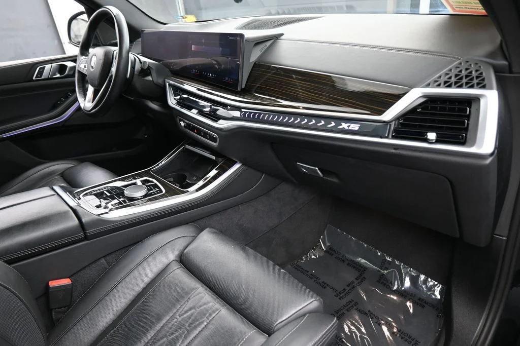 Used 2025 Black Sapphire Metallic BMW xDrive50e image 50
