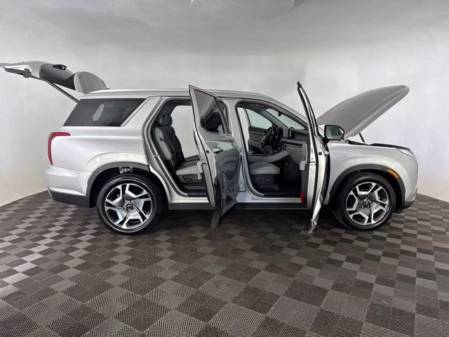 Used 2025 Silver Hyundai SEL Premium image 32