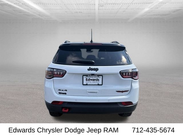 New 2026 Bright White Clear-Coat Exterior Paint Jeep Trailhawk image 8