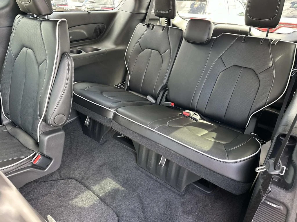 2026 Chrysler Pacifica Limited - Photo 17