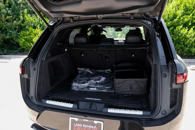 New 2026 Santorini Black Land Rover Dynamic SE image 63