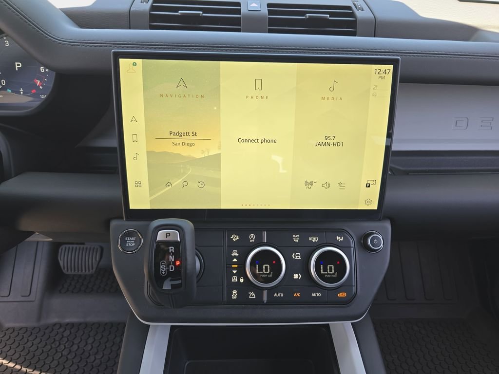 New 2026 Santorini Black Land Rover X-Dynamic SE image 20