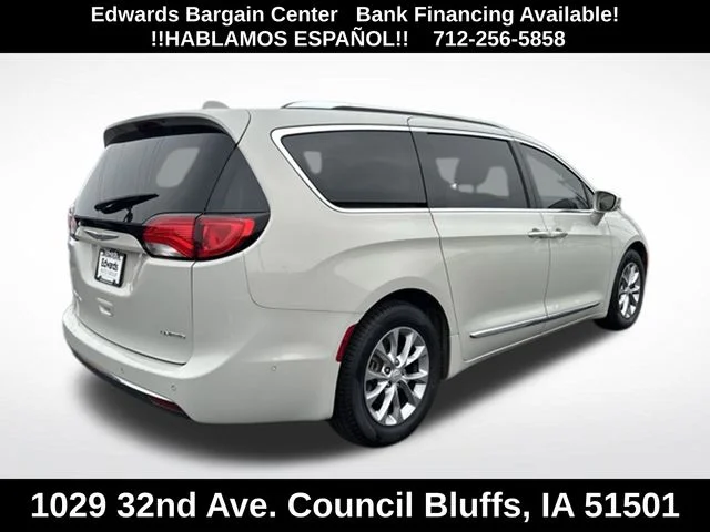 Used 2020 White Chrysler Limited image 7
