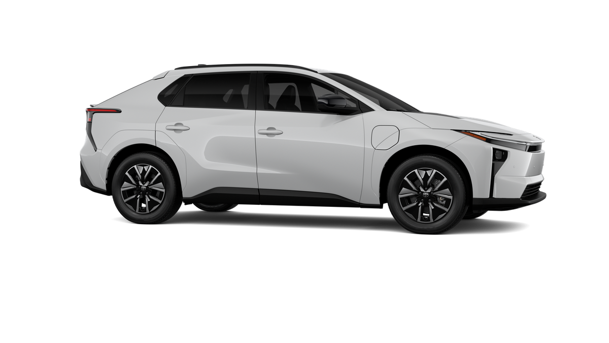 New 2027 Wind Chill Pearl Toyota XLE image 13