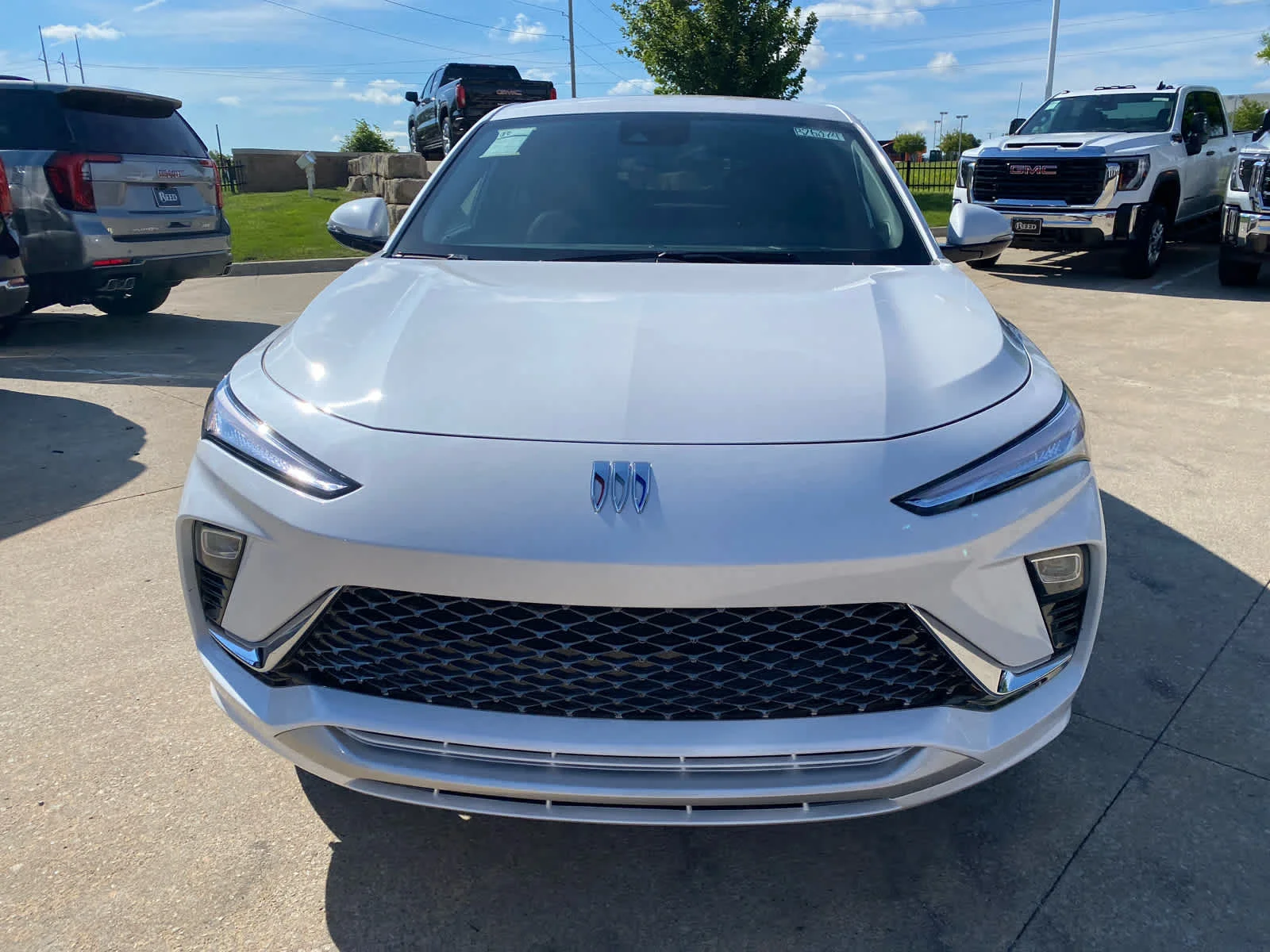 New 2026 White Frost Tricoat Buick Avenir image 2