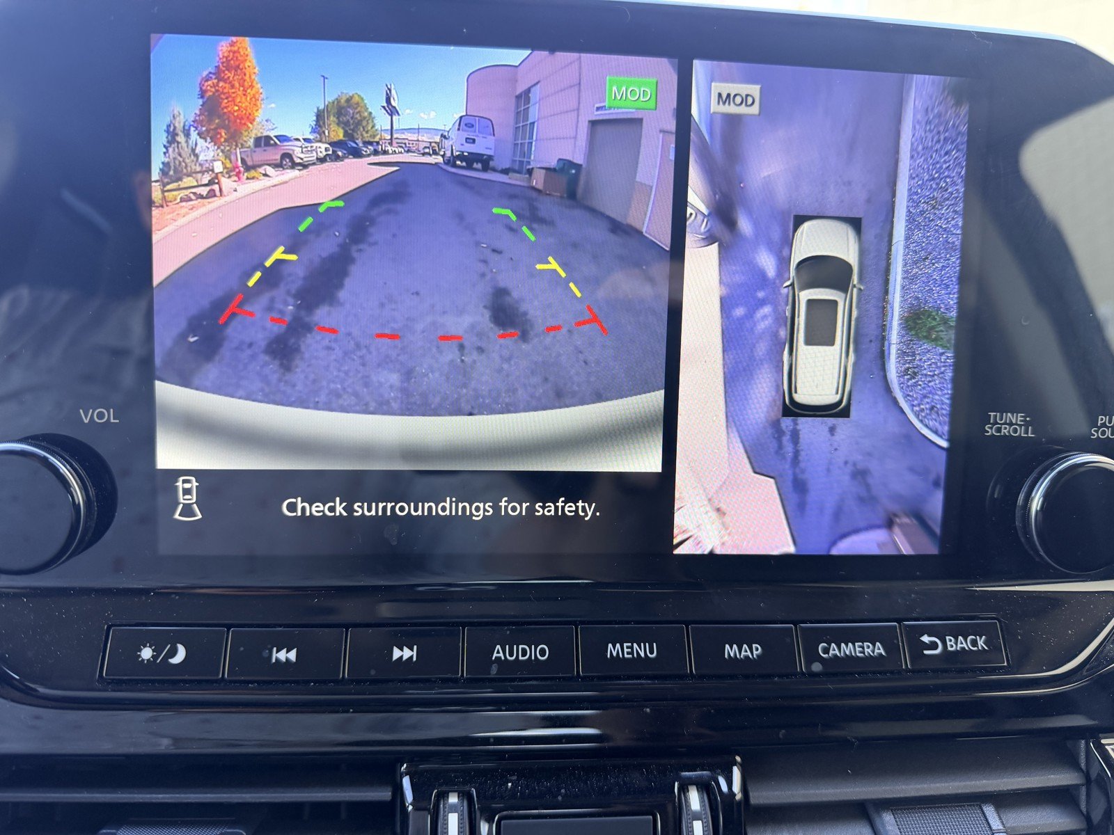 Used 2025 Silver Nissan SL image 10