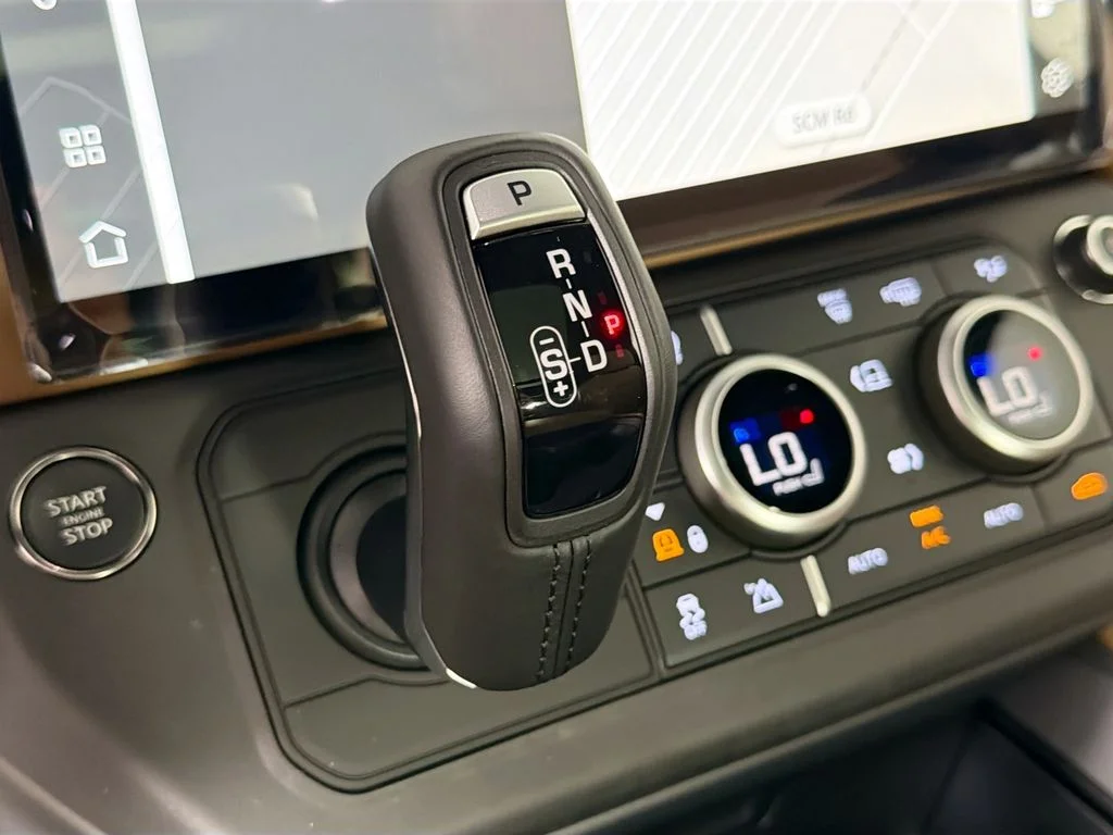 New 2026 Fuji White Land Rover X-Dynamic SE image 17