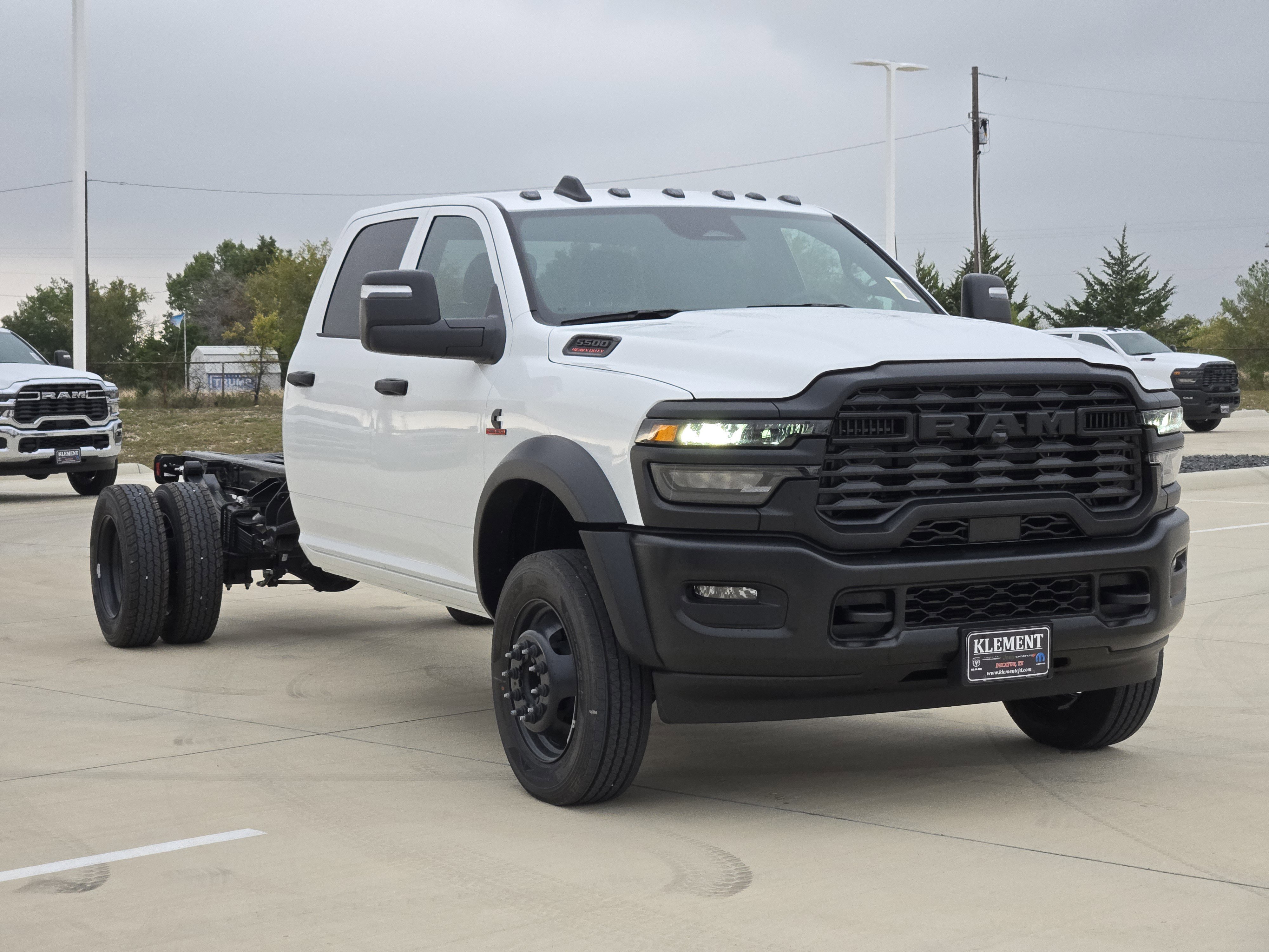 New 2026 Bright White Clear-Coat Exterior Paint RAM Tradesman image 3