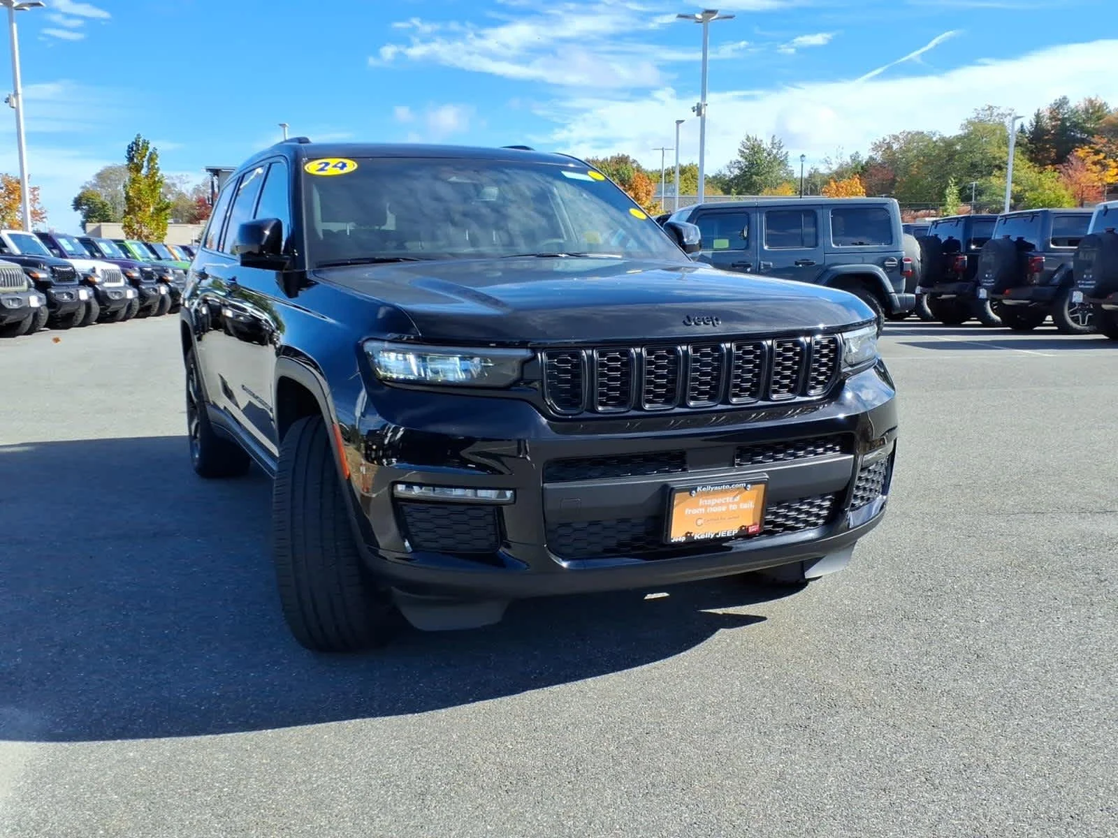 Certified Used 2024 Diamond Black Crystal Pearlcoat Jeep Limited image 4