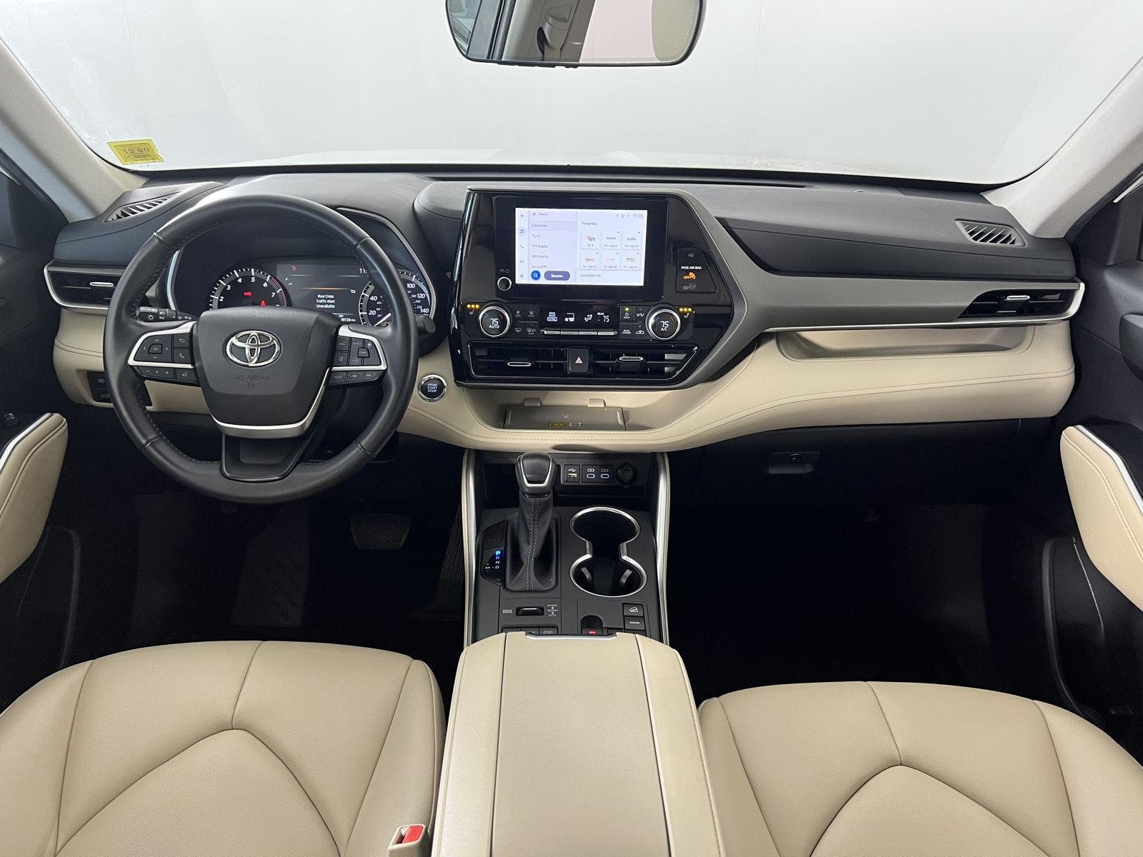 Used 2023 Wind Chill Pearl Toyota XLE image 23