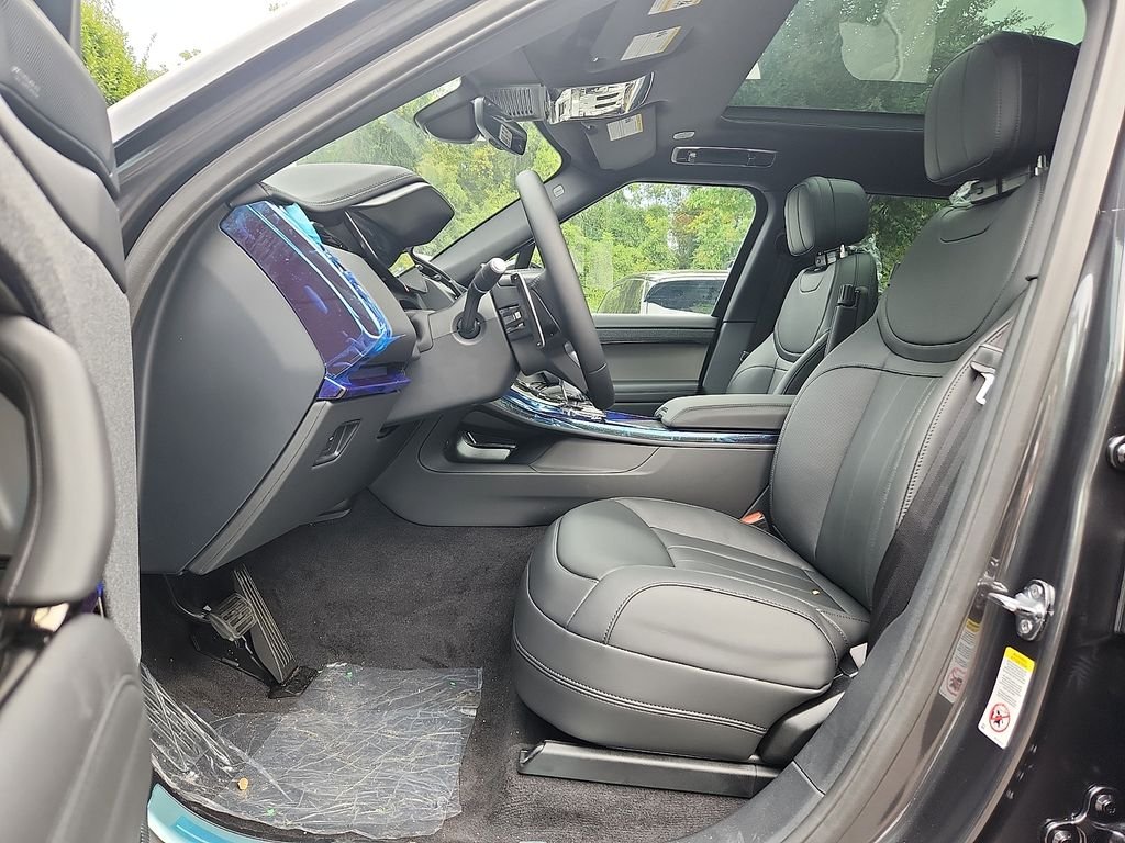 New 2027 Carpathian Grey Land Rover SE image 6