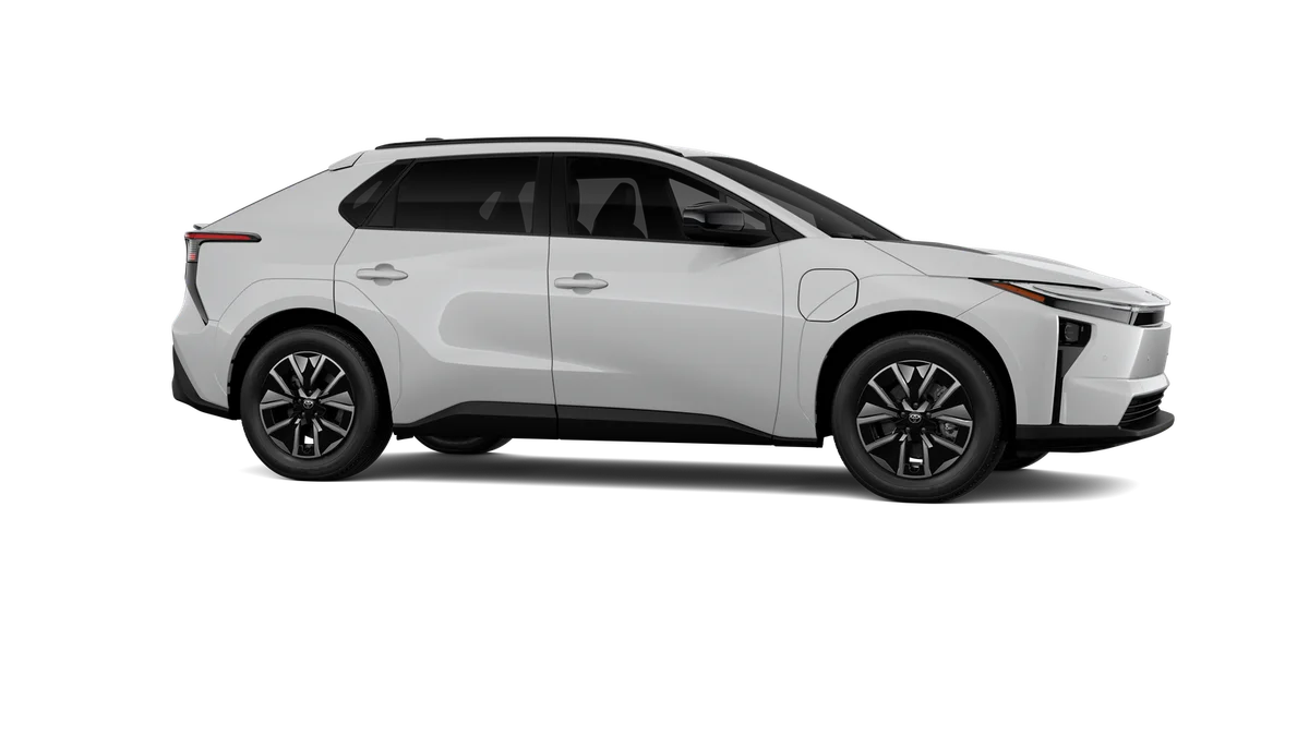 New 2027 Wind Chill Pearl Toyota XLE image 13