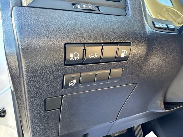 Used 2022 White Lexus 450h image 14