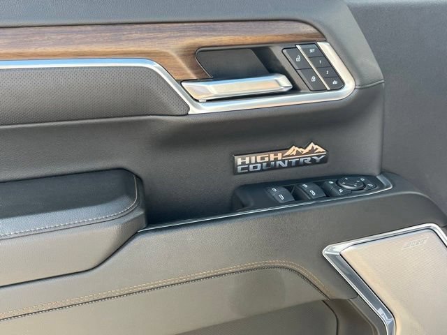 Used 2024 Iridescent Pearl Tricoat Chevrolet High Country image 15
