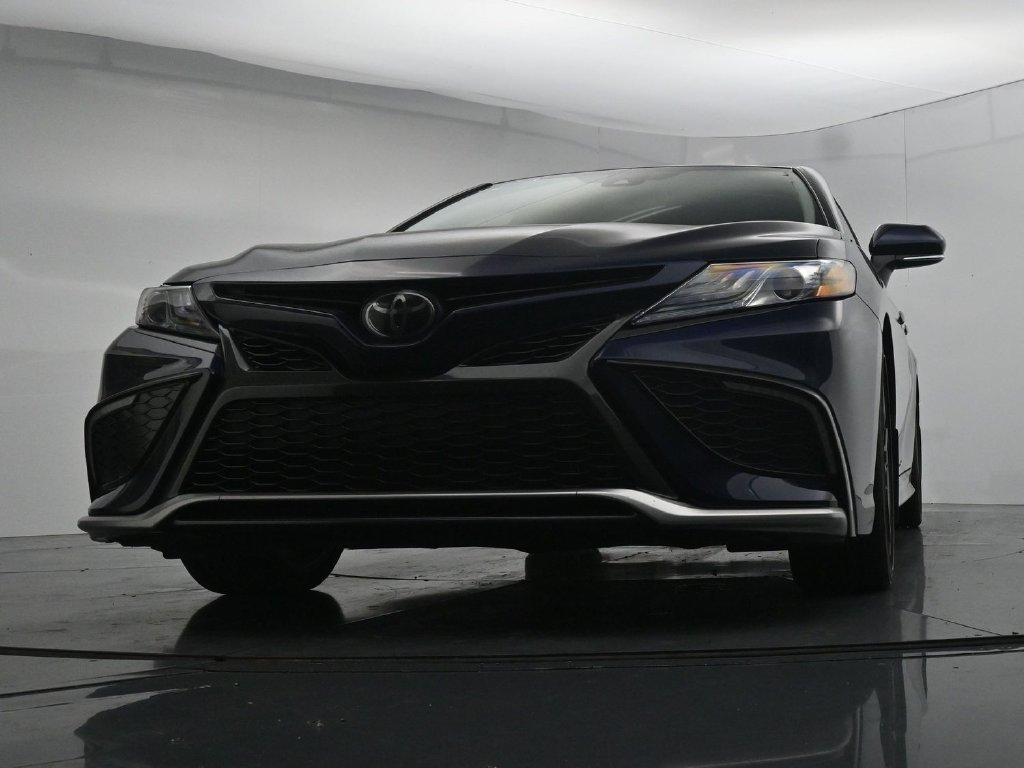 Used 2022  Toyota XSE image 19