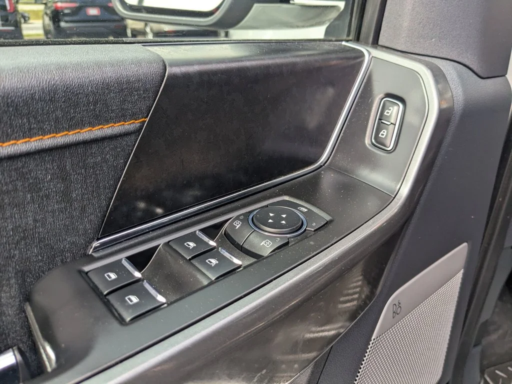 Used 2023  Ford Tremor image 12