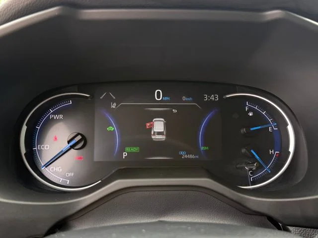 Certified Used 2024  Toyota XLE Premium image 17