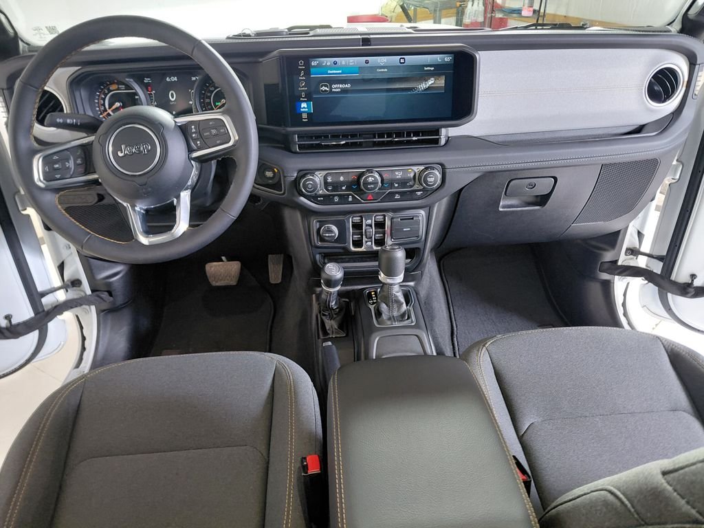 Certified Used 2025 White/off-white Jeep Sahara image 19