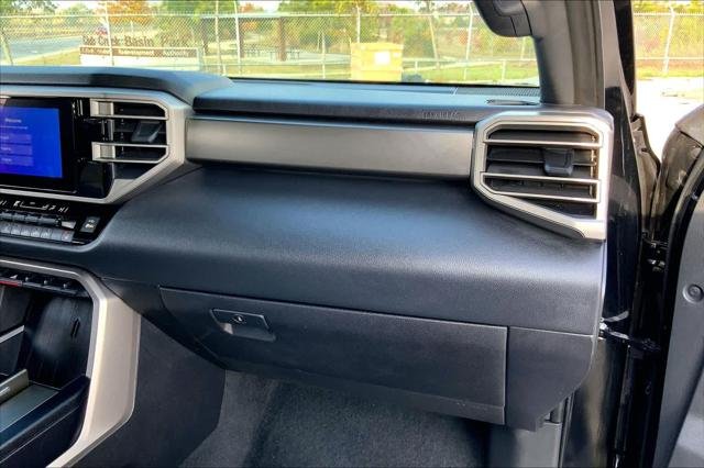 2025 Toyota Sequoia SR5 - Photo 17