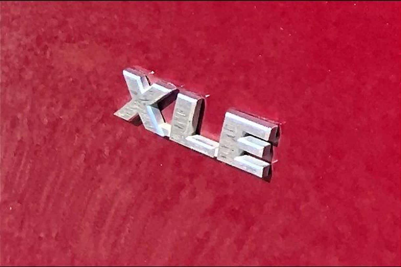 Used 2018 Ruby Flare Pearl Toyota XLE image 10