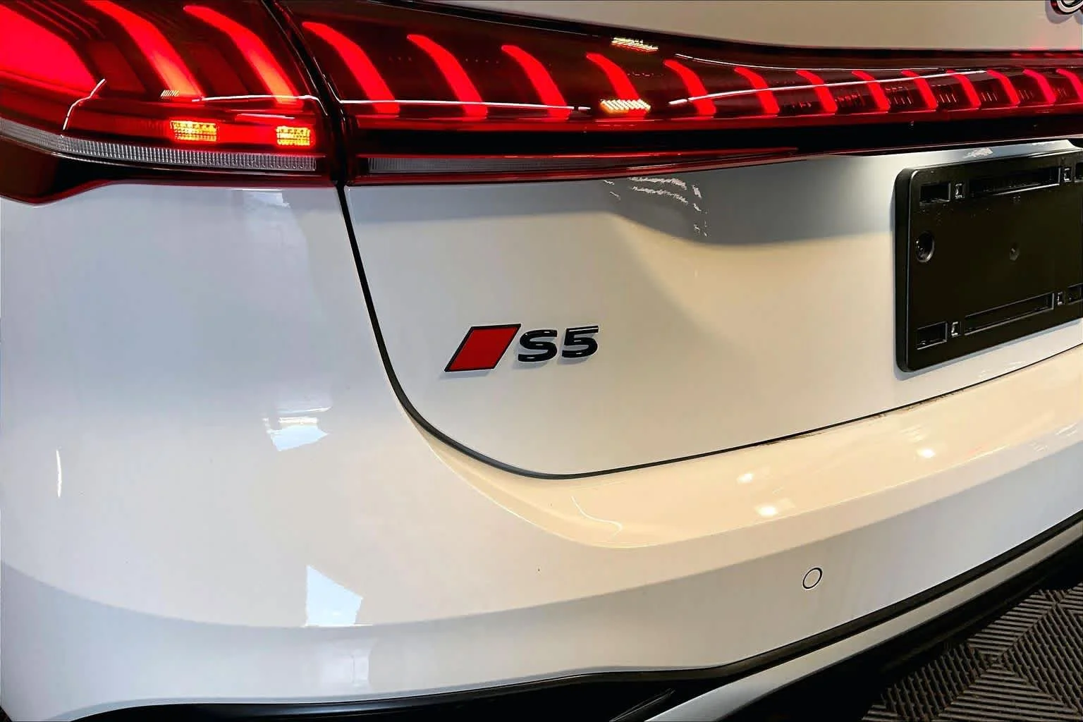 New 2026 Glacier White m Audi Premium Plus image 15