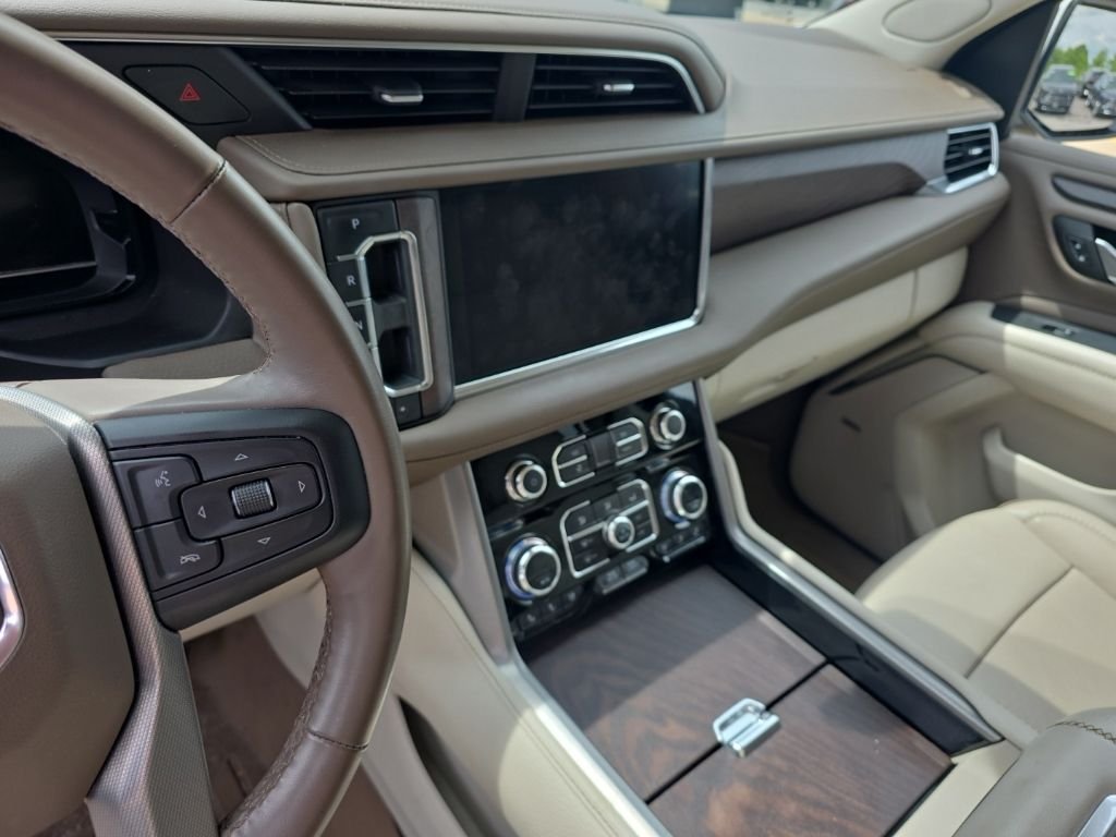 Used 2023 White Frost Tricoat GMC Denali image 11