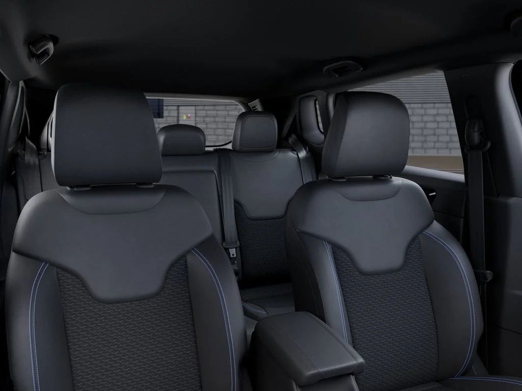 New 2026 White Jeep Latitude image 22