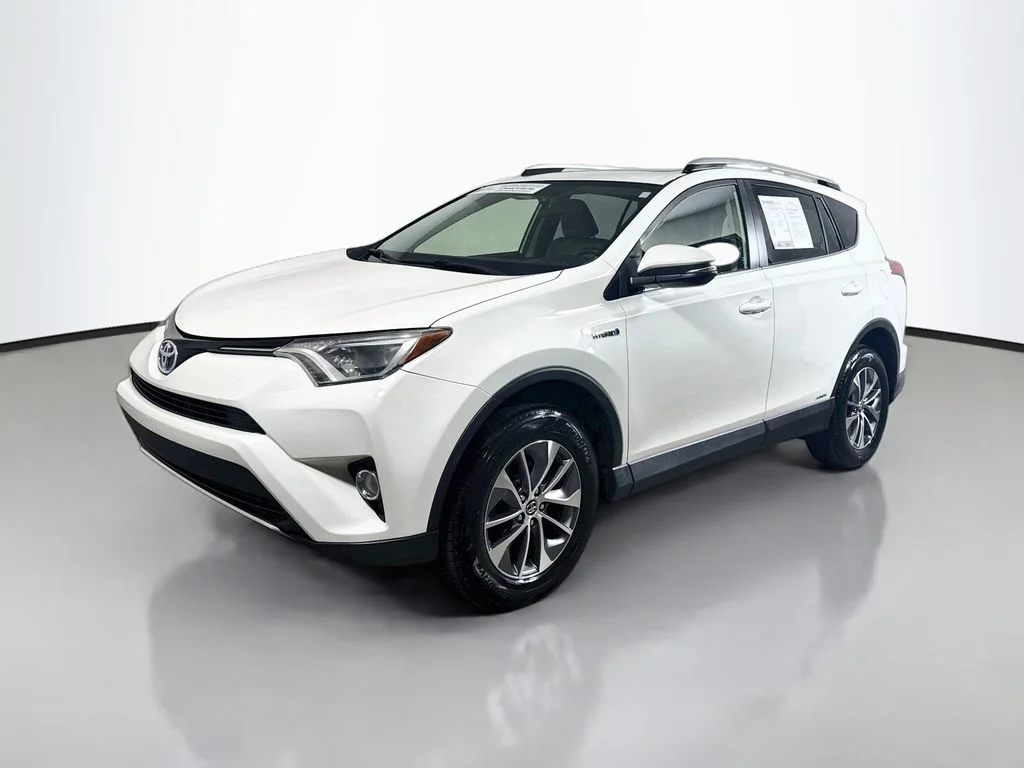 Certified Used 2016 Super White Toyota XLE image 3
