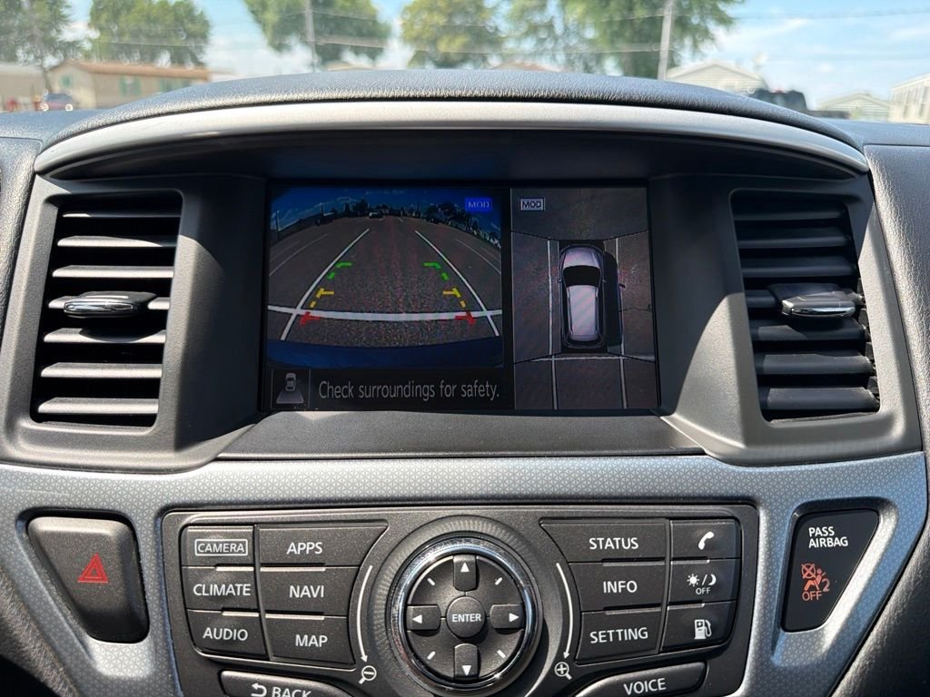 Used 2019 Blue Nissan SL image 18