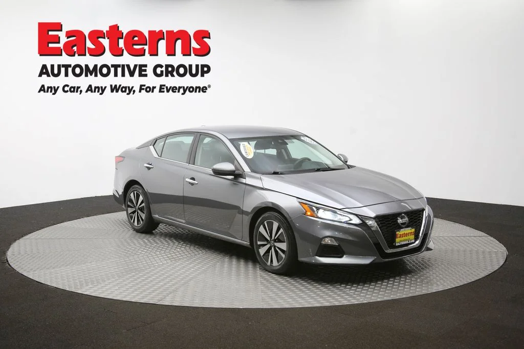Used 2022 Gray Nissan 2.5 SV image 46