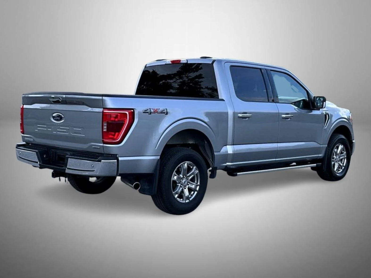 Used 2023 Silver Ford XLT image 5