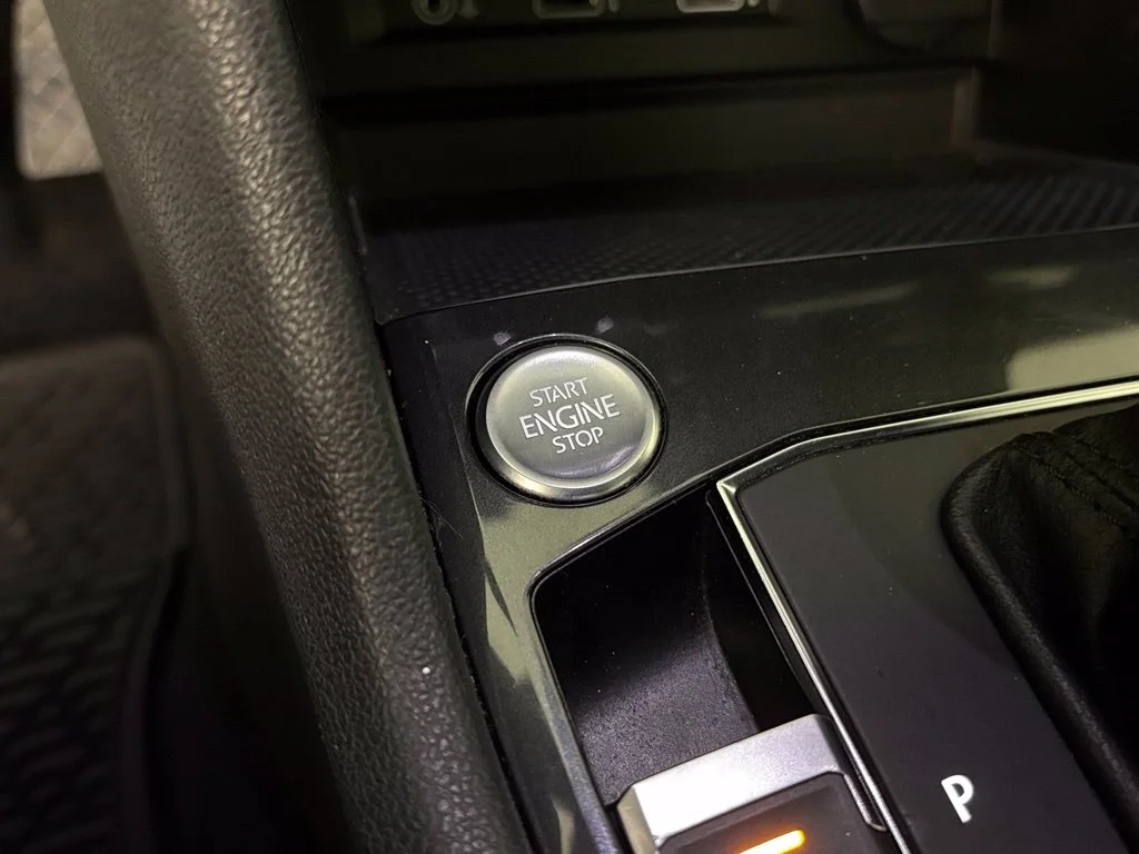 Used 2018  Volkswagen 2.0T SEL image 29