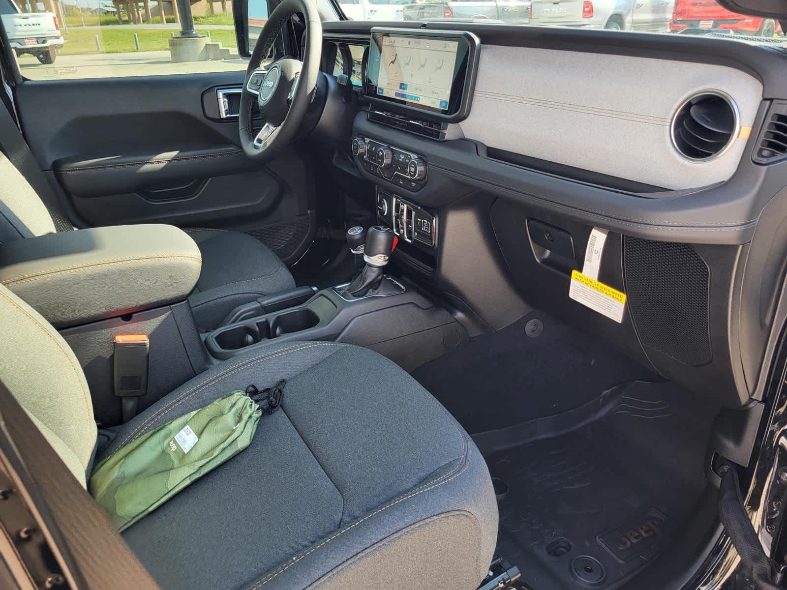 2025 Jeep Wrangler 4-Door Sahara - Photo 9