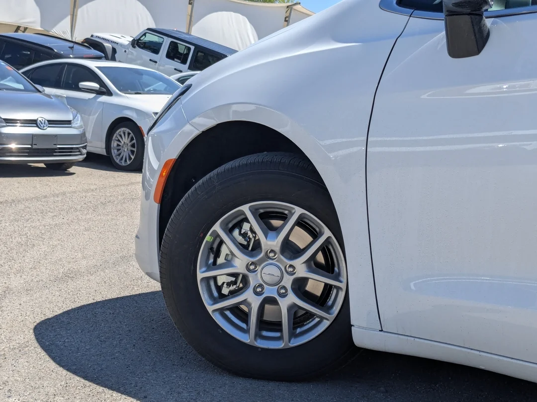 New 2027 White Chrysler Select - - FWD - 8-Passenger Seating - Stow n Go - Remote Start & More! image 9