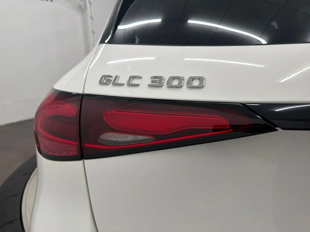 New 2027 White Mercedes-Benz GLC 300 image 11