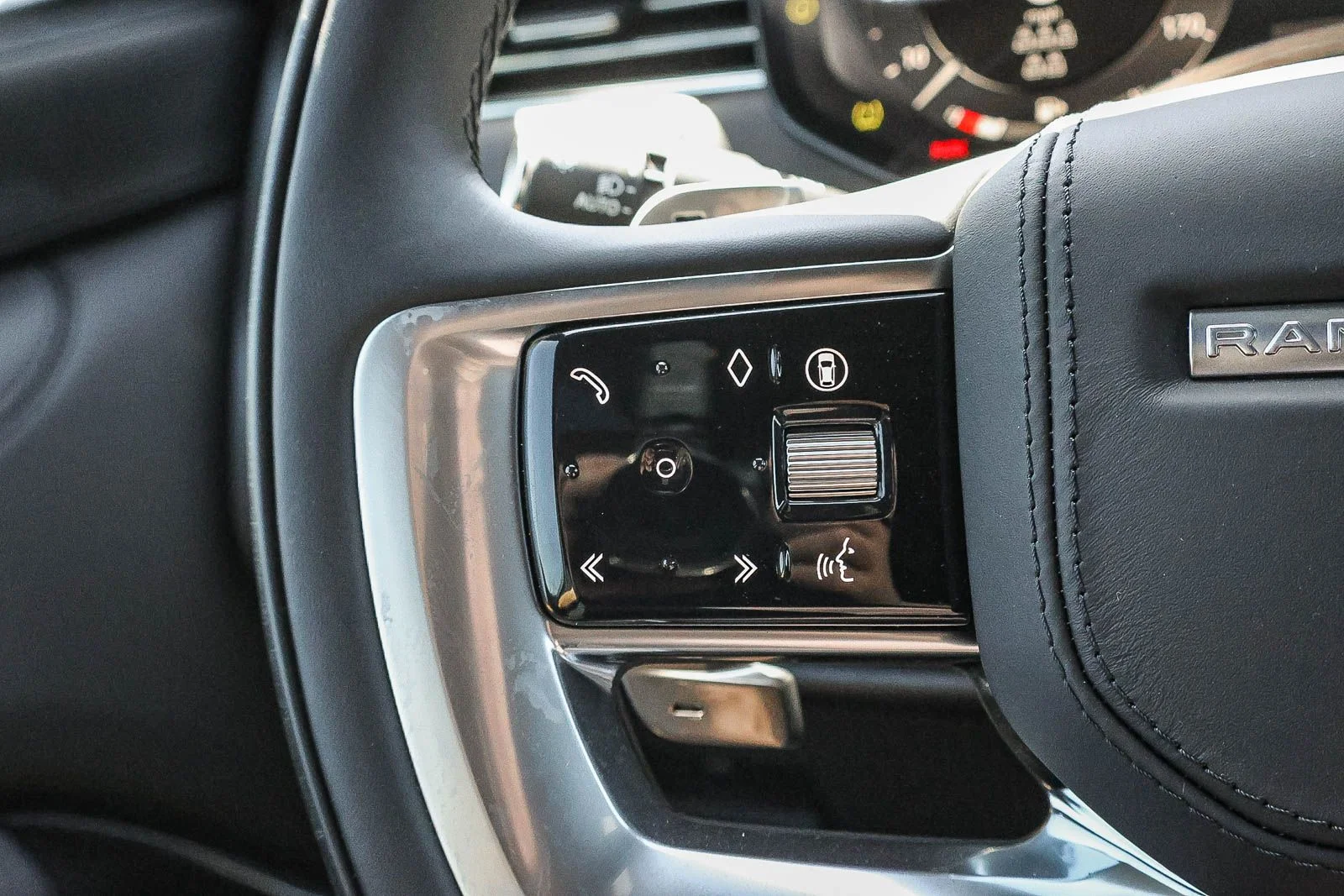 2026 Land Rover Range Rover SE - Photo 34