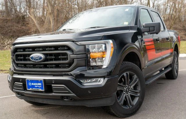 Used 2022 Black Ford XLT image 1