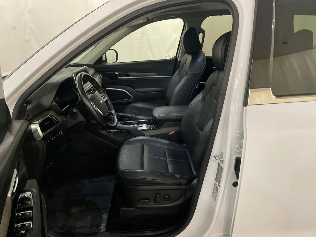 Used 2022 Glacial White Pearl Kia EX image 13