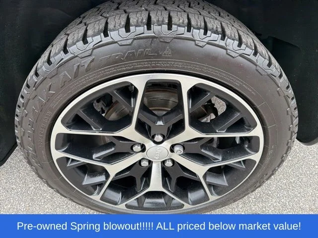 Used 2022 Black Jeep Summit image 17
